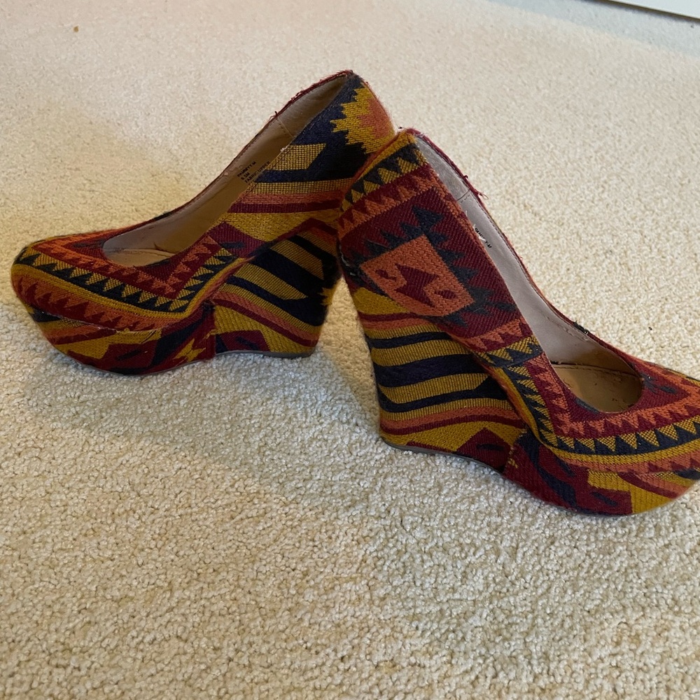 Steve Madden Red & Yellow Woven-Pattern Statement Heels Size 7 · Spring/Summer - Picture 7 of 7